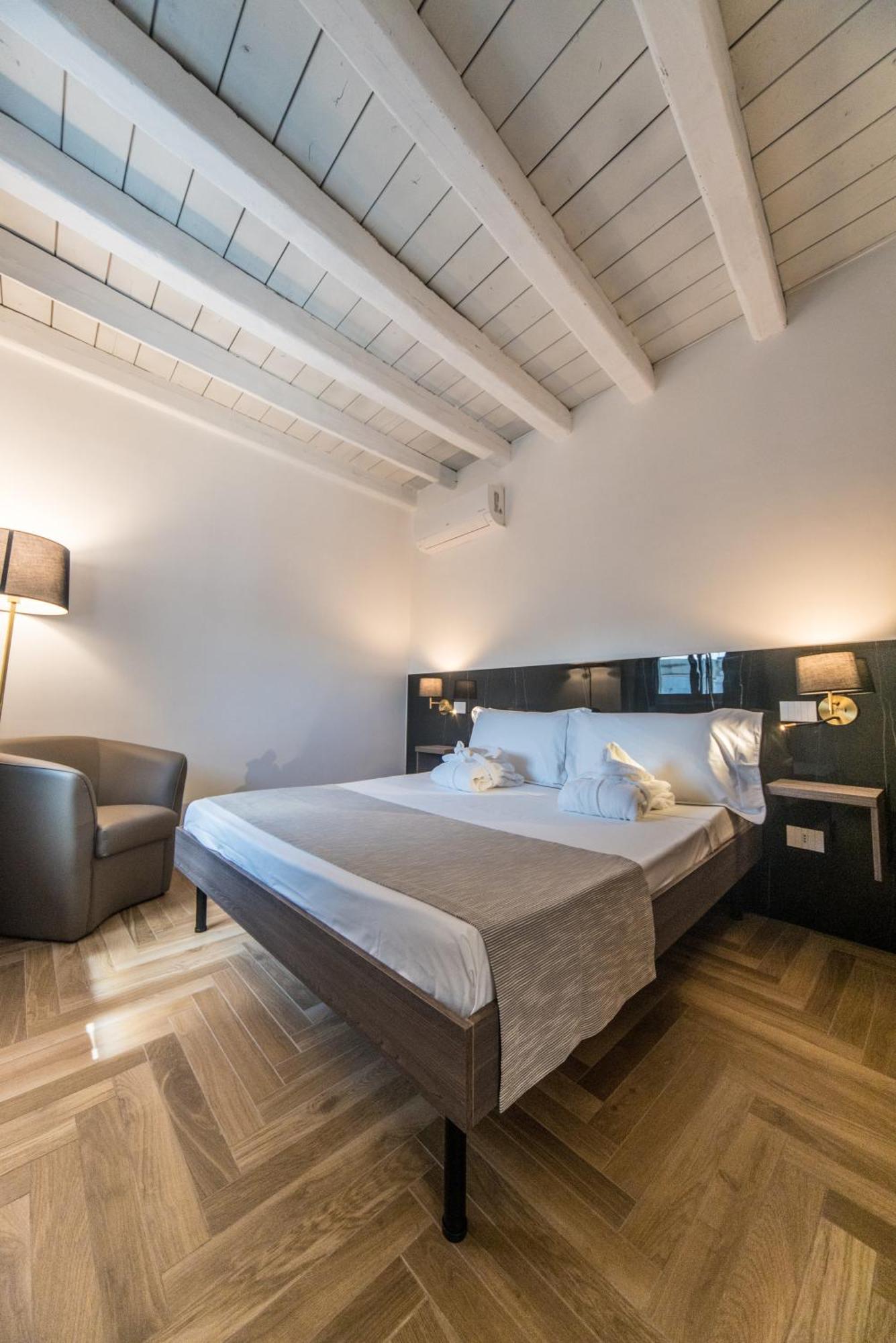 Suite Santa Chiara トラーニ エクステリア 写真